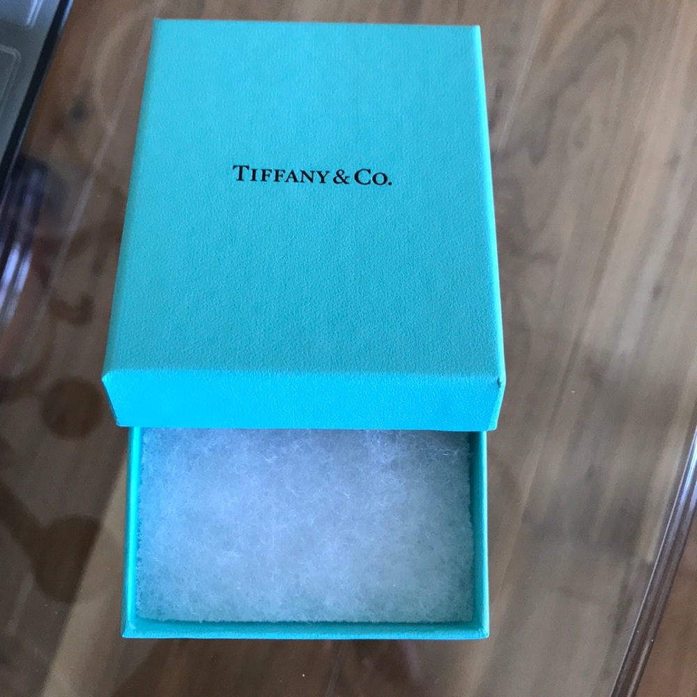 Tiffany $ Co. Box with stuffing - Picture 2 of 2